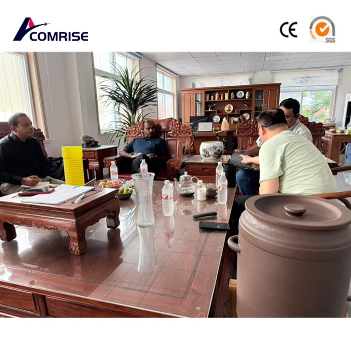 Müşterimiz fabrikayı incelemeye geldi ve çok memnun kaldı